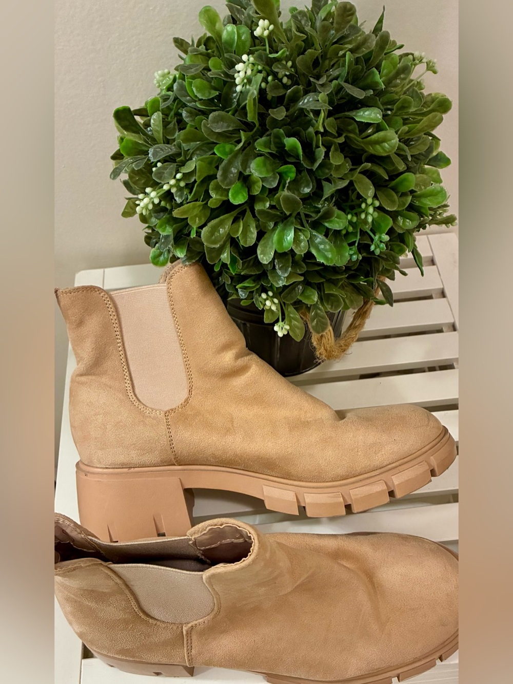 Chunky Chelsea Booties in Taupe Suede🌸